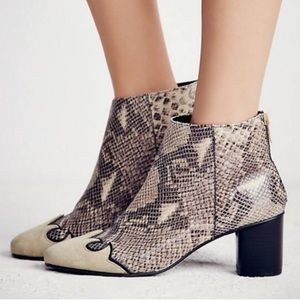 Free People Adele Snake Print Bootie tan cream black size 40, 9 / 9.5